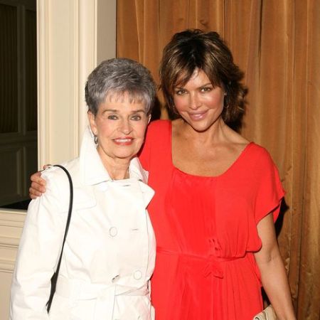 Lois Rinna Had a Net Worth of $1 Million.